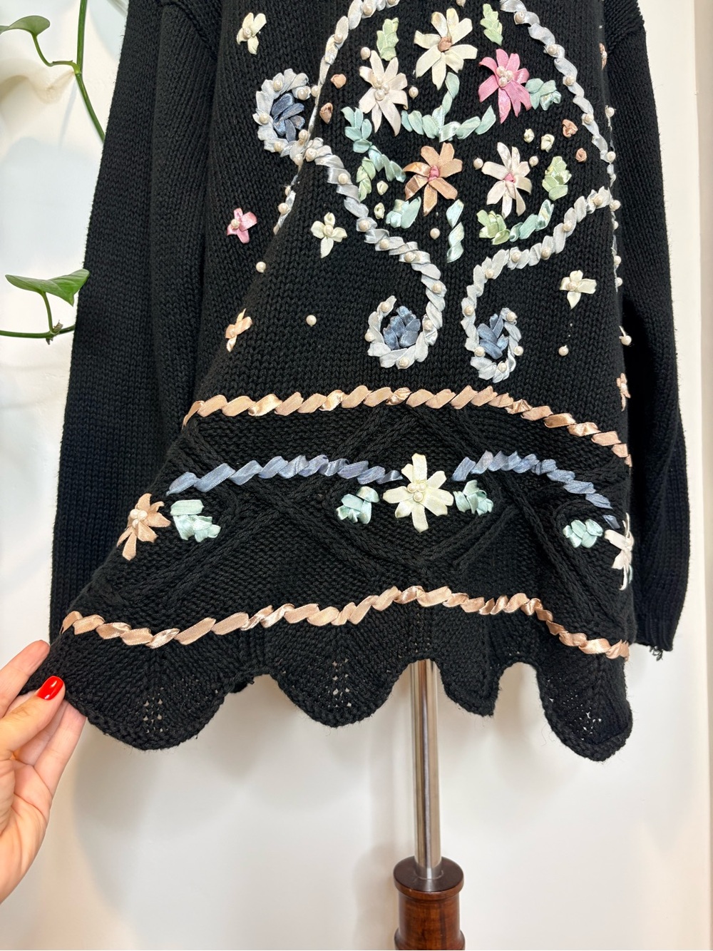 Vintage Colleen’s Collectables Oversized Black Embroidered Sweater View 2